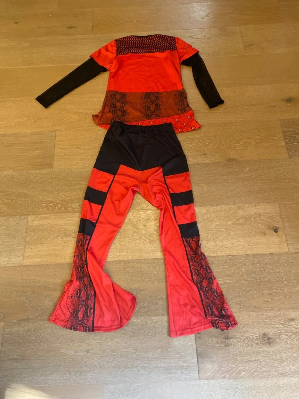 Descendants red costume